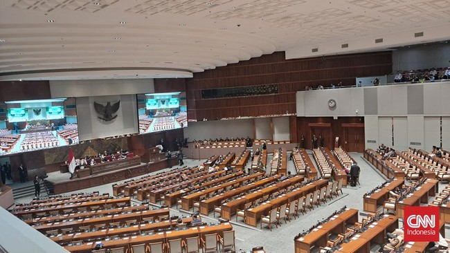 Debat Panas KIM Vs PDIP Bahas Syarat Usia di Rapat RUU Pilkada