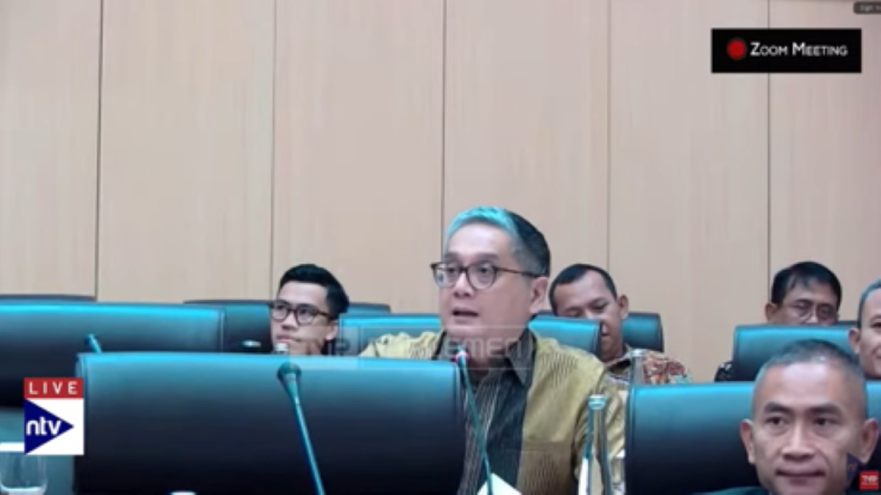 Putra: Anak Makan di Sekolah, Pulang Ayah-Ibunya di PHK